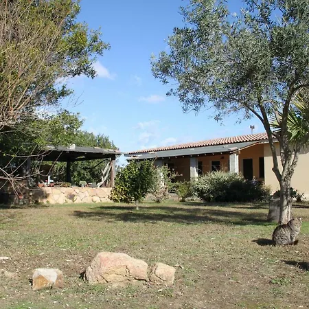 Alojamento de Turismo Rural Su Pinnatu Santa Lucia (Sardinia)